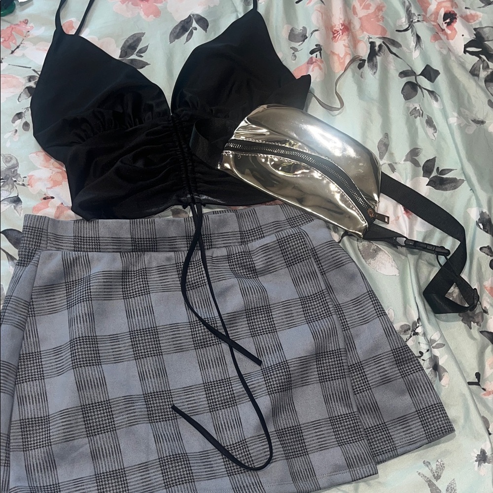 Plaid Skort & Black Top L Bundle